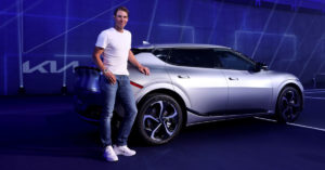 Rafa Nadal ya conduce su propio Kia EV6 100% eléctrico personalizado